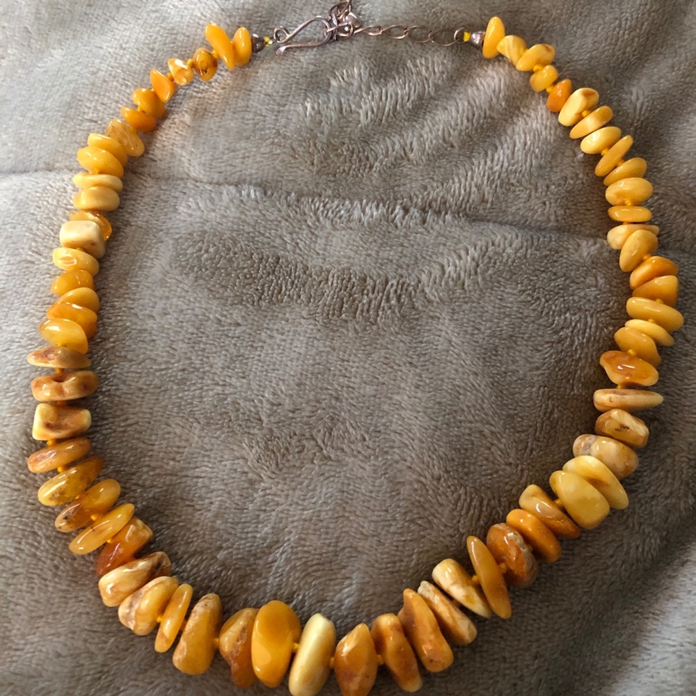 Beautiful cream colored turquoise necklace.